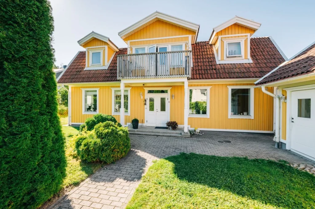 13. Omlaggning markplattor entre garage