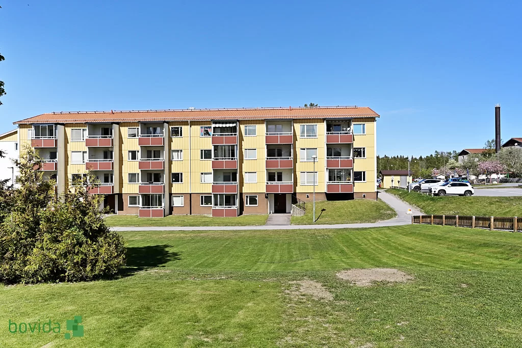 16. Plattsattning marksten kanten parkeringsplats