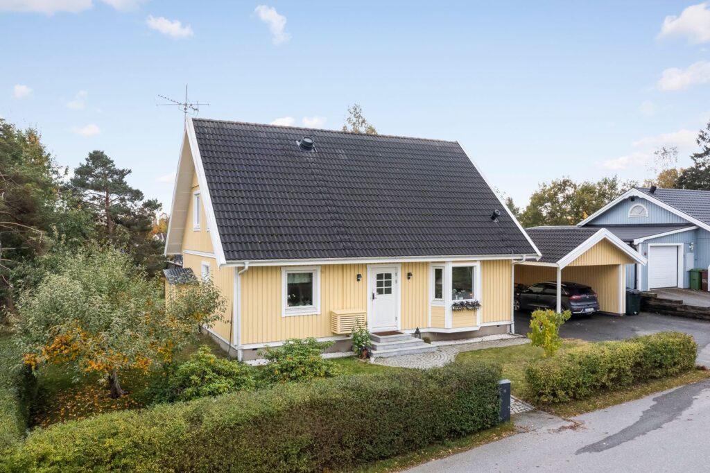 19. Nybyggd Stodmur i Tradgard