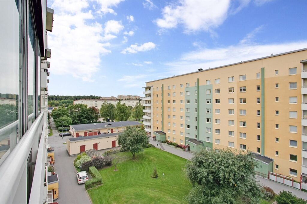 6. Plattlaggning vid innergardsrenovering brf Gamla Enskede Dalen